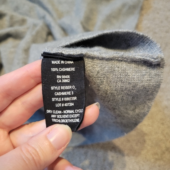 Theory Men's 100% Cashmere Reiser o 3 V-Neck Sweater **FLAWED** - Picture 6 of 14